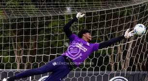 Hugo Souza e Igor Coronado voltam a treinar com bola pelo Corinthians