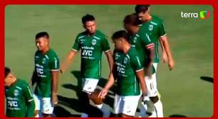 Jogador tem contrato rescindido por clube após dar tapa na cara de companheiro; assista