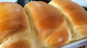 Pão caseiro fofinho: melhor que de padaria e perfeito pro café da tarde