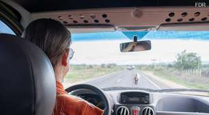 Como configurar o celular para não sentir enjoo no carro