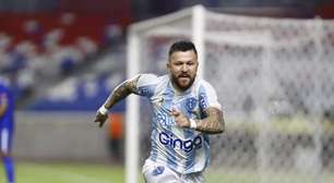 Ex-Goiás, Rossi encara e manda recado após título: "Tem que respeitar"