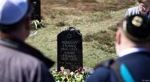 Sobreviventes de Bergen-Belsen comemoram o 80º aniversário da libertação do campo de concentração