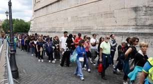 Túmulo do papa Francisco abre para visitação; centenas madrugaram na porta da igreja
