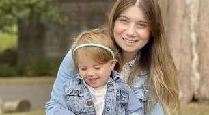 Mulher que empurrava carrinho de bebê morre ao ser atingida por guidaste na Inglaterra