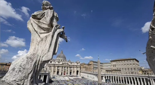 Papa Francisco: 200 mil fiéis tomam Praça São Pedro em missa dedicada ao pontífice