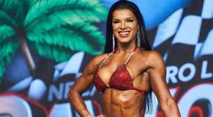 Ex-morena do 'É o Tchan', enfrenta jurada que a acusou de glúteos falsos