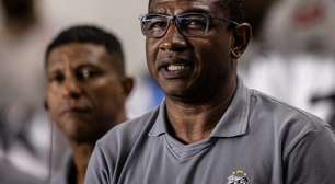 César Sampaio faz reclamação pública no Santos: "São cinco"