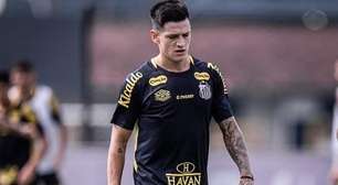 Leo Godoy, lateral-direito do Santos, nega saída após invasão ao CT