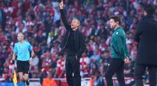 Luis Enrique se rende à torcida do PSG após triunfo em Londres: 'Não me pedem a Champions'