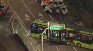 Web se assusta com imagens de motorista de ônibus mantido refém: 'Misericórdia'