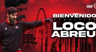 Clube do México anuncia Loco Abreu como técnico