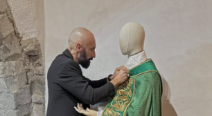 Conheça o alfaiate gay e católico que vestia o papa Francisco