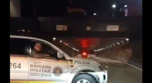 VÍDEO: Túnel da Conceição é bloqueado após tiroteio entre veículos