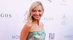 Sarah Michelle Gellar elogia elenco do novo Eu Sei o que Vocês Fizeram no Verão Passado: 'Sabem o que estão fazendo'