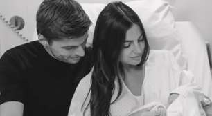 Max Verstappen celebra nascimento da filha ao lado de Kelly Piquet