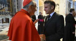 Conclave: jornais italianos noticiam suposto "complô" de Macron para influenciar escolha do papa