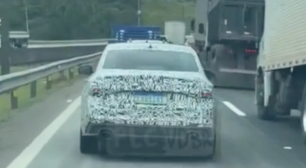 Novo VW Jetta GLI 2026 é flagrado novamente em testes no Brasil