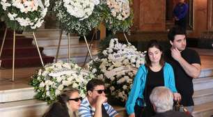 Velório reúne amigos e familiares de Nana Caymmi no Theatro Municipal do Rio