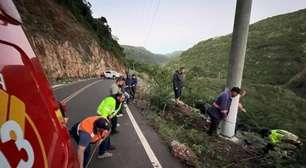 Motorista fica gravemente ferido após cair com carro em ribanceira na Rota Panorâmica, em Canela