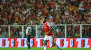 Corinthians recebe Internacional em duelo equilibrado por posições no Brasileirão