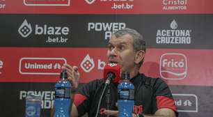 Cláudio Tencati expressa descontentamento com as oscilações e promete alterações no Atlético-GO
