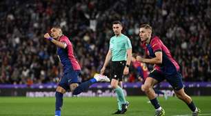Barcelona leva susto, mas vence o rebaixado Valladolid com gol de Raphinha