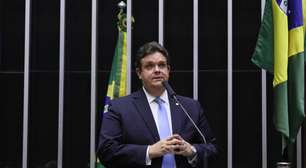 De deputado a ministro da Previdência, Wolney Queiroz tem 30 anos de atuação política