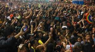 Lady Gaga canta pra valer e faz história de verdade em clima de carnaval, parada gay e réveillon