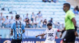 Rincón reage à fase do Santos com a frase "Ganha quem faz mais gol"