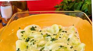 Salada de pepino com iogurte refrescante em poucos minutos