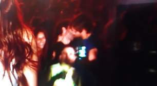 Beijo gay durante transmissão ao vivo do show de Lady Gaga viraliza na web