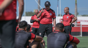 Técnico do Atlético-GO, Claúdio Tencati explica decisões tomadas na partida: "Precisava"