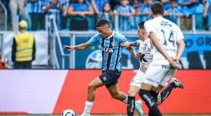 Joia surpreende e briga por vaga de titular no Grêmio