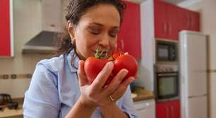 Poucas pessoas sabem, mas essa é a melhor forma de evitar que o seus tomates estraguem na geladeira sem perder os nutrientes