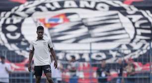 Corinthians pode negociar Félix Torres na próxima janela