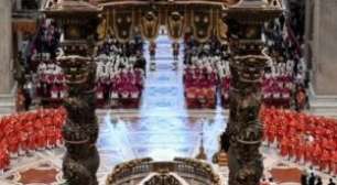 Missa que marca início de eleição de novo papa reúne todos os cardeais na Basílica de São Pedro