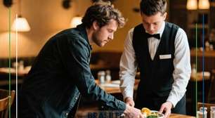 Quando a pessoa ajuda o garçom: o que isso realmente revela sobre você