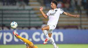 Laterais recolocam o Botafogo na disputa por vaga nas oitavas