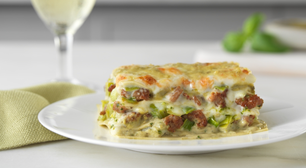Faça em casa uma deliciosa lasanha com molho pesto e ragu suíno