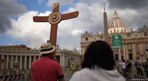 Conclave entra no segundo dia no Vaticano