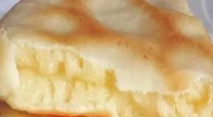 Pão de queijo com tapioca na frigideira para o Dia das Mães: café da manhã rápido que vai fazer a mamãe se sentir mimada sem você passar horas na cozinha!