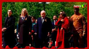 Lula assiste a desfile militar e entrega flores em túmulo do soldado desconhecido na Rússia