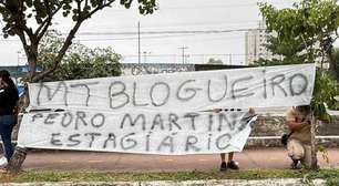 Torcida do Santos protesta na porta do CT Rei Pelé