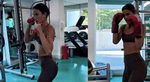 Bruna Marquezine pega pesado em treino de boxe e barriga MEGA trincada rouba a cena em vídeo: 'Chora nesse shape'