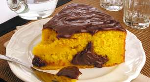 Bolo de cenoura com brigadeiro bem quentinho para esquentar o coração