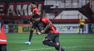 Torcedores respondem se venderiam Guilherme Romão após polêmicas