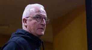 Dorival cita 'apagão' em derrota e diz que terá conversa com Depay