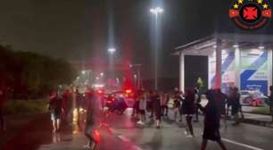 Time do Vasco é recebido com protesto no Galeão