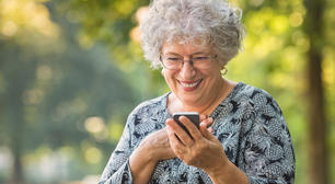 Estudo aponta: idosos que usam celular têm menor risco de declínio cognitivo