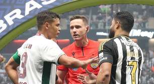 Thiago Silva ressalta que se expressou mal e pede desculpas ao elenco do Fluminense